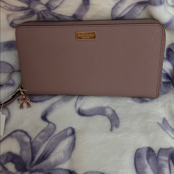 Elegant Lavender Women’s Kate spade ♠️ long wallet no tears or stains - Picture 2 of 12